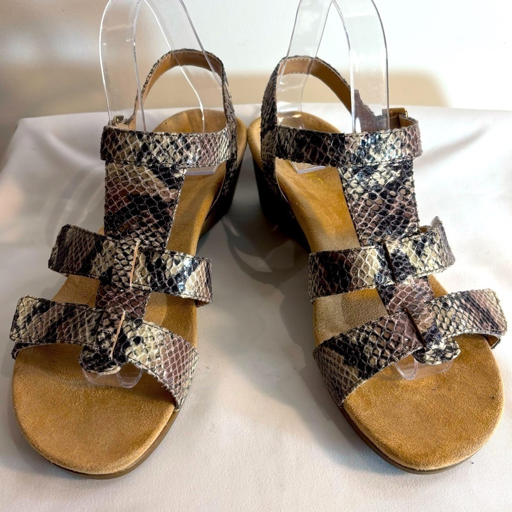 VIONIC Sz 8 Glenda Sandals Snake Print Decoration On Top T Small Wedge Leather